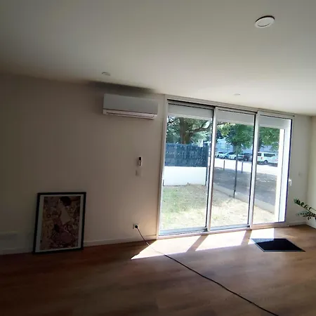 100m2 Avec 2 Lägenhet